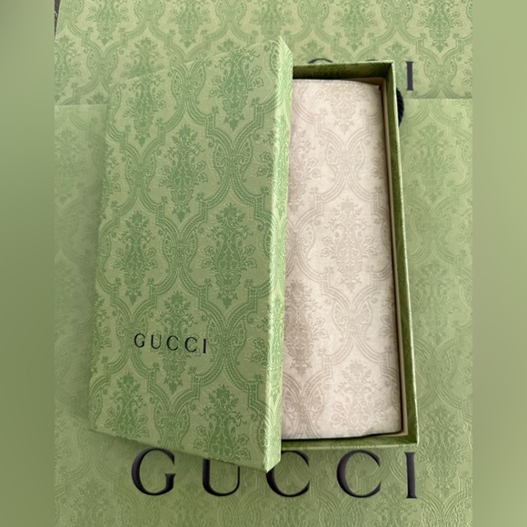 New GUCCI WOOL SCARF/SHAWL💙❤️ - Picture 9 of 10